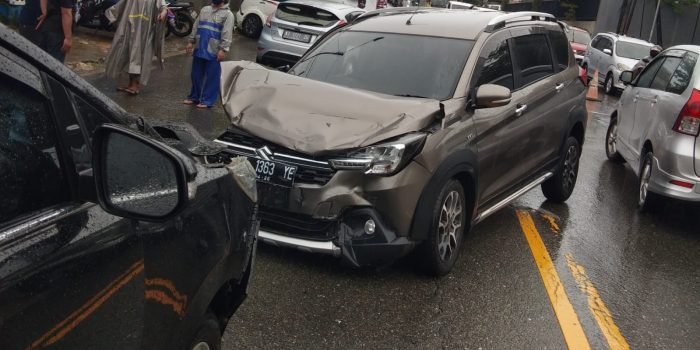 Kecelakaan Beruntun 4 Kendaraan, Penyelesaian Berakhir Secara Kekeluargaan