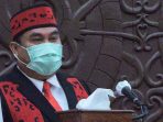 Bupati Kutai Barat FX Yapan menyampaikan pidato pada rapat Paripurna dalam rangka HUT ke 22 Kabupaten Kubar di gedung DPRD Kutai Barat, Jumat (5/11/2021). Foto : BorneoFlash.com/Lilis Suryani.