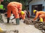 Kondisi banjir lumpur yang merendam enam rumah di RT 35 Kelurahan Prapatan Kecamatan Balikpapan Kota, Senin (8/11/2021). Foto : HO/IG Basarnas Balikpapan.