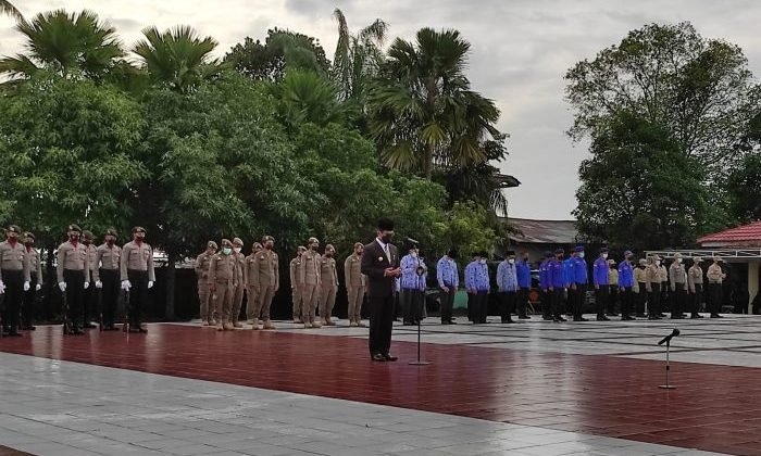Upacara Peringatan Hari Pahlawan ke-74 dirangkai dengan Ziarah Nasional di Taman Makam Pahlawan (TMP) Dharma Agung Balikpapan dipimpin secara langsung oleh Wali Kota Balikpapan Rahmad Mas’ud, Rabu (10/11/2021). Foto : BorneoFlash.com/Eko.
