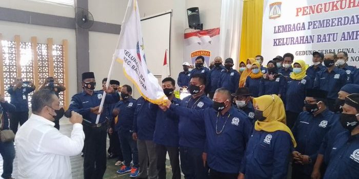Camat Balikpapan Utara, Pimpin Pengukuhan Pengurus LPM Batu Ampar Periode 2021-2024 
