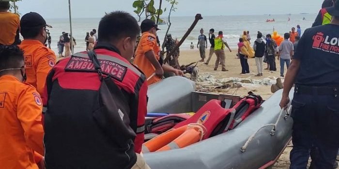 Diduga Terseret Ombak, Tiga Orang Tenggelam di Pantai Manggar Balikpapan