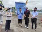 Wakil Bupati Kutai Barat, H. Edyanto Arkan beserta rombongannya saat melakukan Sidak di Kantor Teknis Instalasi Pengelolaan air PDAM Tirta Sendawar yang terletak di Kampung Royoq, Kecamatan Sekolaq Darat. Foto : BorneoFlash.com/Lilis Suryani.