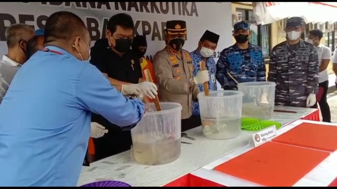 Satresnarkoba Polresta Balikpapan Gelar Pemusnahan BB Sabu-Sabu Seberat 3,1 Kg 