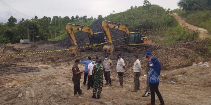 Tim Gabungan Pemkot Balikpapan, TNI dan Polri melakukan peninjauan lokasi tambang pada, Selasa (16/11/2021) Lalu. Foto : BorneoFlash.com/Eko.
