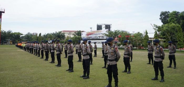 Seluruh personil Satuan Brimob Polda Kaltim mengikuti apel gelar siaga bencana atau Search And Rescue (SAR) dan peralatan dalam rangka kesiapsiagaan menanggulangi terjadinya bencana alam di wilayah hukum Polda Kaltim. Kamis (25/11/2021). Foto : HO/Humas Polda Kaltim.
