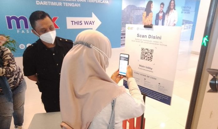 Pemkot Balikpapan  bekerja sama dengan Asosiasi Pengelola Pusat Belanja Indonesia (APPBI) Kalimantan Timur secara resmi melaunching pemberlakuan penggunaan barcode Peduli Lindungi di setiap mall dan pusat perbelanjaan yang ada di Kota Balikpapan Jumat (26/11/2021). Foto : BorneoFlash.com/Eko.