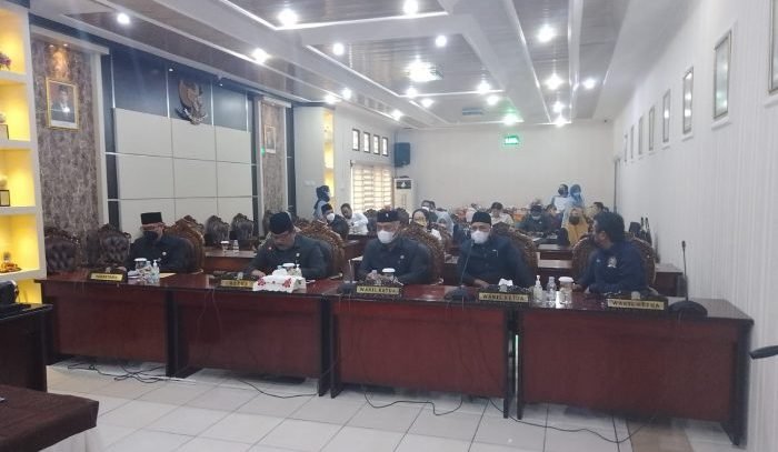 Dewan Perwakilan Rakyat Daerah (DPRD) Kota Balikpapan menggelar Rapat Paripurna di Ruang Rapat Gabungan lantai 2, Senin (29/11/2021). Foto : BorneoFlash.com/Eko.