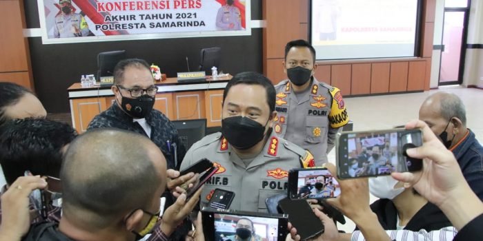 Polresta Samarinda Gelar Konferensi Pers Akhir Tahun, Kapolresta Jelaskan Sejumlah Keberhasilan 