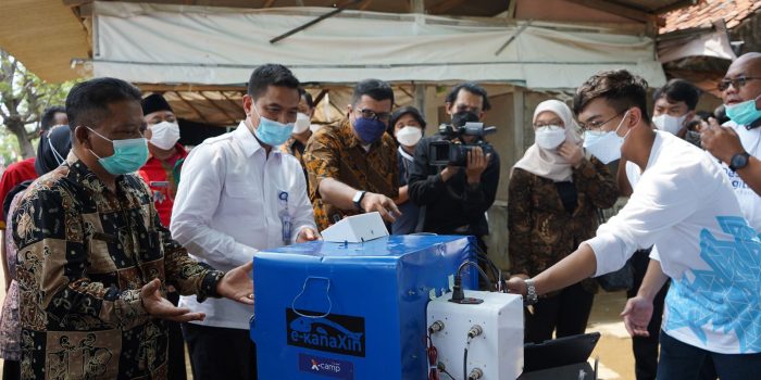Peluncuran program Desa Digital Nusantara (DDN) berlangsung di Desa Tanjung Pakis, Kecamatan Pakis Jaya, Kabupaten Karawang, Kamis (16/12/2021). Foto : HO.