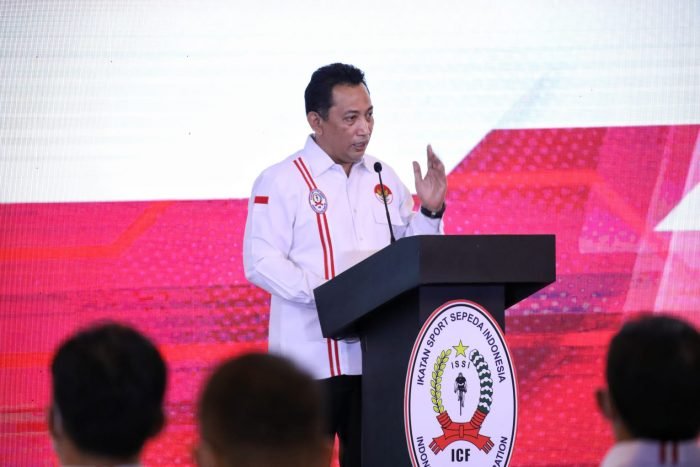 Jenderal Listyo Sigit Prabowo resmi dilantik sebagai Ketua Umum Pengurus Besar Ikatan Sport Sepeda Indonesia (PB ISSI) masa bakti 2021-2025. Foto : HO/Humas Polda Kaltim.
