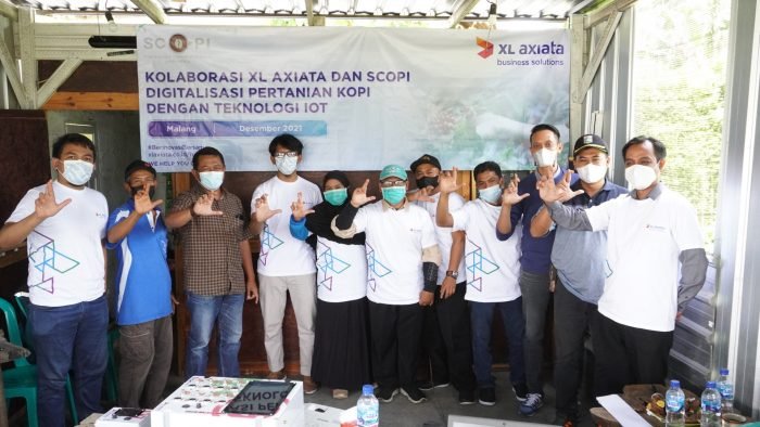 PT XL Axiata Tbk menjalin kerjasama dengan SCOPI dalam penerapan solusi berbasis Internet of Things (IoT) "Smart Coffee Monitoring". Solusi ini untuk meningkatkan kualitas produk kopi dan efisiensi biaya operasional. Foto : HO.