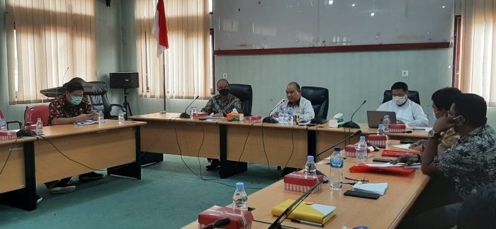 Wakil Bupati Kabupaten Mahulu, Yohanes Avun ketika memimpin persiapan pembangunan Katolik Center yang rencananya berlokasi di ibukota kabupaten. Foto : HO.