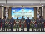 Panglima Kodam VI/Mlw Mayjen TNI Teguh Pudjo Rumekso, membuka secara resmi Rapat Anggota Luar BiasaPusat Koperasi Kartika Mulawarman "A" dalam rangka pergantian Ketua Umum, yang digelar di Aula Makodam VI/Mlw., Senin (6/12/2021). Foto : HO/Pendam VI/Mlw.