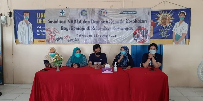 Tim Penggerak PKK Kelurahan Kariangau gandeng Badan Nasional Narkotika Kota (BNNK) Balikpapan menggelar sosialisasi bahaya penggunaan Narkotika, Alkohol, Psikotropika, dan Zat Adiktif (Napza) bagi para remaja. Foto : BorneoFlash.com/Eko.