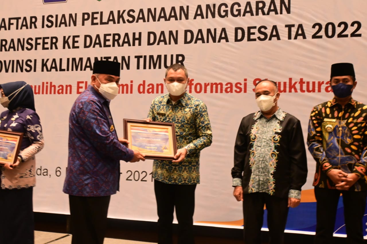 Bupati Paser Terima DIPA dan TKDD 2022, Isran Noor: Ingatkan Kepala Daerah Menggunakan dengan Efektif 