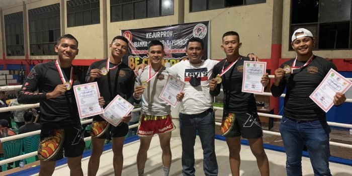 Lima petarung mixed martial arts Satbrimob Polda Kaltim binaan Enggang MMA Brimob kembali mengukir prestasi dalam kejuaraan provinsi yang diselenggarakan KONI provinsi Kaltim di Gor Behempas Segiri Samarinda, Kaltim. Minggu (12/12/2021). Foto : HO.