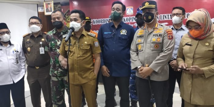 Pemerintah Kota Balikpapan menggelar rapat koordinasi bersama Forum Komunikasi Pimpinan Daerah (Forkopimda) dengan Lintas Sektoral di ruang di Aula Kantor Pemkot Balikpapan Senin (13/12/2021). Foto : BorneoFlash.com/Eko.