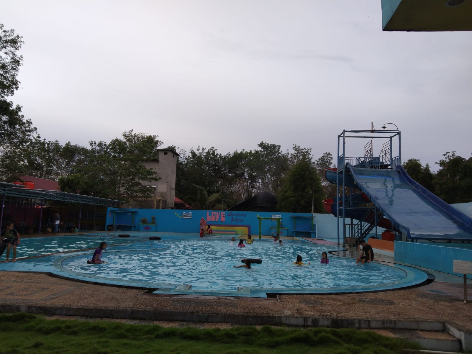 Sepi Pengunjung Selama Pandemi, Kolam Renang TKP 99 di Kubar Nyaris Gulung Tikar
