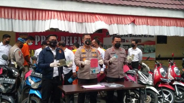 Polresta Balikpapan Berhasil Ringkus Tujuh Pelaku Curanmor Dalam serangkaian operasi bersandi Jaran Mahakam 2021.saat konferensi pers di halaman Mapolresta Balikpapan Senin (20/12/2021). Foto : BorneoFlash.com/Eko.