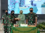 Komandan Korem 101/Antasari Brigjen TNI Firmansyah mengikuti perayaan hari ulang tahun ke-60 Korps Wanita Angkatan Darat (Kowad) di Aula Korem 101/Antasari. Rabu, (22/12/2021). Foto : HO/Penrem 101/Ant.