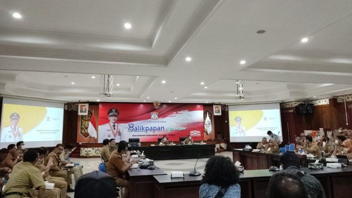 Pemerintah Kota Balikpapan menggelar acara jumpa pers akhir tahun 2021 di aula kantor Wali Kota, Senin (27/12/2021). Foto : BorneoFlash.com/Eko.