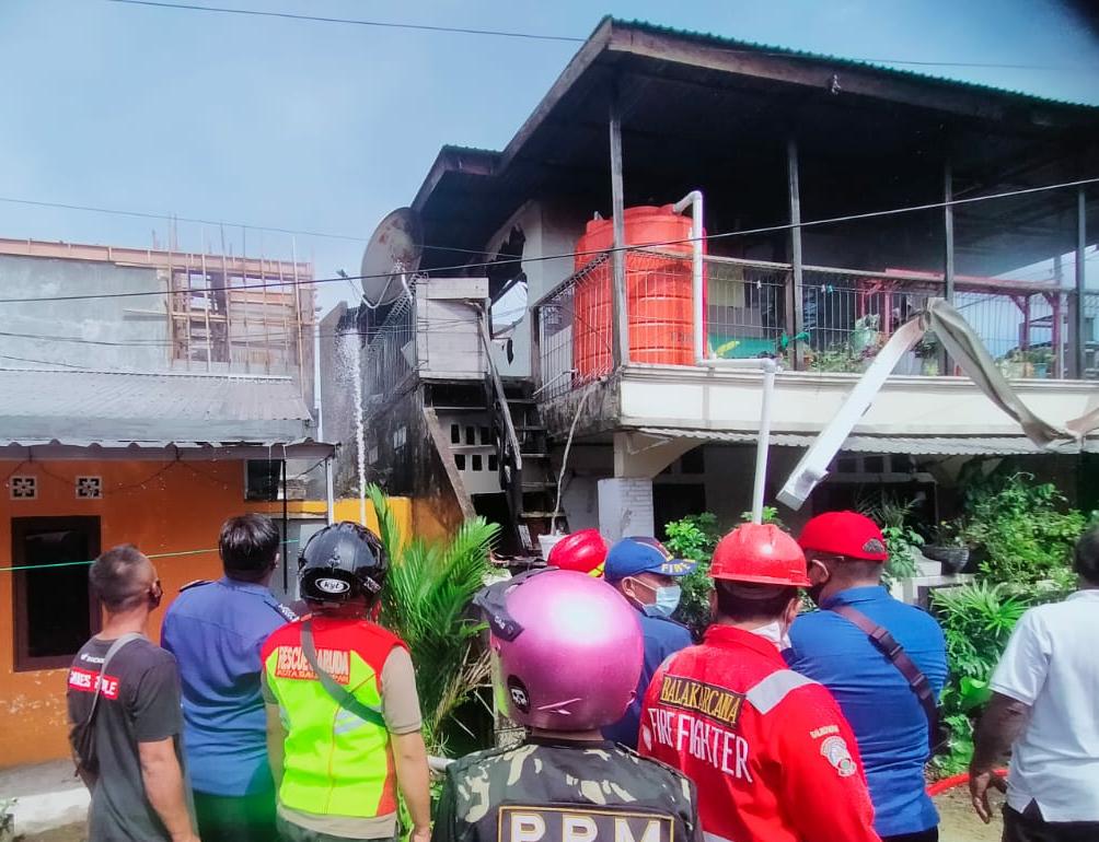 Ditinggal Pemiliknya, Satu Bangunan Rumah di Perum Perusda Nyaris Terbakar Habis