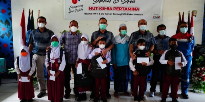 Bazma Pertamina RU V Salurkan Bantuan 300 Paket Tas Sekolah di Wilayah Operasional
