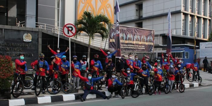 Kantor Imigrasi Kelas I TPI Balikpapan menggelar kegiatan Gowes Bersama dalam rangka Hari Bhakti Imigrasi (HBI) Ke-72, pada Sabtu (22/1/2022). Foto : HO/Kanim Balikpapan.