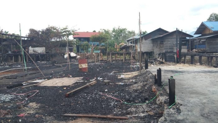 Lokasi kebakaran yang menghanguskan 5 rumah di Kampung Muara Batuq, Kecamatan Mook Mannor Bulatn, Kabupaten Kutai Barat. Foto : BorneoFlash.com/Lilis Suryani.