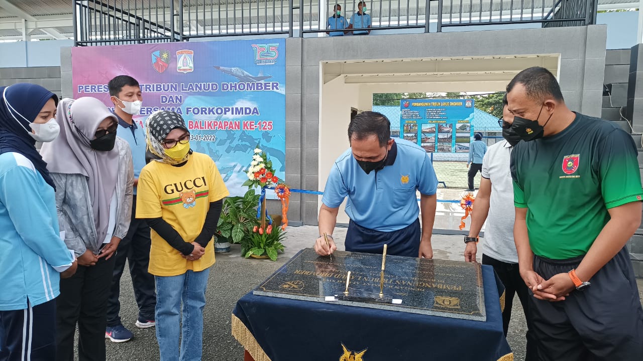 Lanud Dhomber Resmikan Tribun Hasil Dana Hibah Pemkot Balikpapan