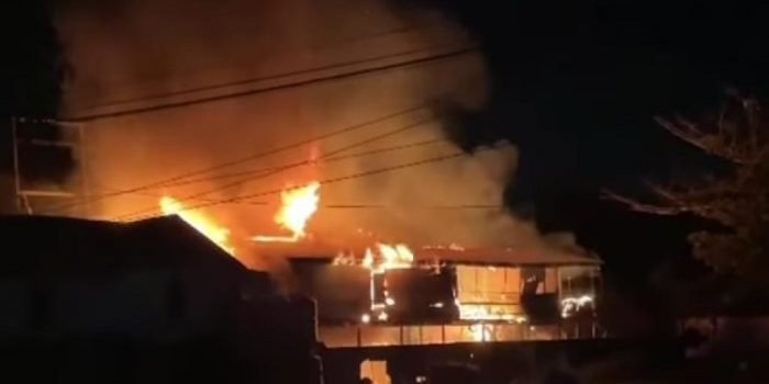 Situasi Kebakaran Satu rumah di RT 32 Kelurahan Manggar, Kecamatan Balikpapan Timur. Foto : HO.