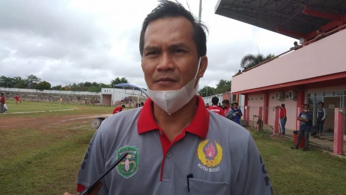 Ketua KONI Kubar, Stefanus Ujung. Foto : BorneoFlash.com/Lilis Suryani.