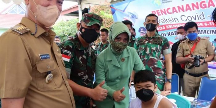 Komandan Kodim 0910/Malinau Letkol Inf Sofwan Nizar S.Sos., M.Han menghadiri acara Launching Vaksinasi Covid-19 Umur 6 – 11 Tahun dan Vaksinasi Booster di Kabupaten Malinau. Foto : HO/Pendim 0910/Malinau.
