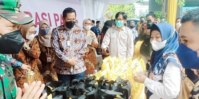 Harga Minyak Goreng Masih Tinggi, Apical Group Bekerja Sama dengan Kemendag Lanjutkan Operasi Pasar 