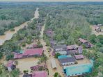 Kondisi banjir di Kecamatan Bentian Besar yang airnya masih mencapai ketinggian 1 hingga 2 meter. Foto : HO.