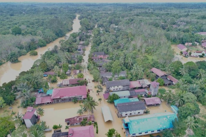 Kondisi banjir di Kecamatan Bentian Besar yang airnya masih mencapai ketinggian 1 hingga 2 meter. Foto : HO.