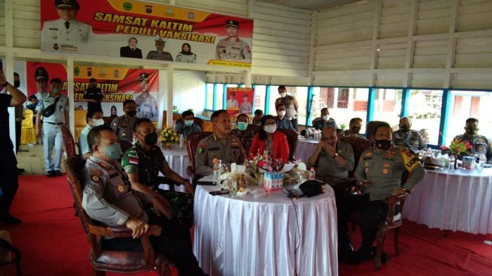 Samsat Kaltim Peduli Vaksin dibuka Secara Daring oleh Gubernur Kaltim, Isran Noor yang juga diikuti dan dijalankan oleh Samsat wilayah Kabupaten Kutai Barat (Kubar). Foto : BorneoFlash.com/Lilis Suryani.