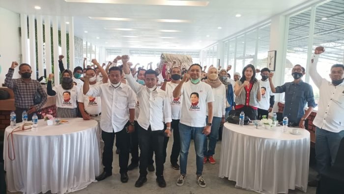 Deklarasi Relawan Gerakan Perubahan Provinsi Kalimantan Timur (Kaltim), untuk mendukung Erick Thohir sebagai Cawapres Republik Indonesia periode 2024-2029, yang berlangsung di Cafe The King Perumahan Borneo Paradiso Jalan Mulawarman Batakan, Senin (24/1/2022). Foto : BorneoFlash.com/Niken.