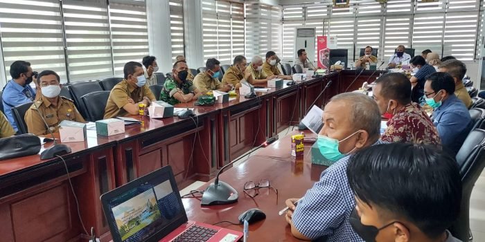 Pemkot bersama BWS Kalimantan IV menyusun RTD Bendungan Manggar yang berlangsung di Ruang Rapat dI Kantor Wali Kota Balikpapan, Senin (24/1/2022). Foto : BorneoFlash.com/Niken.