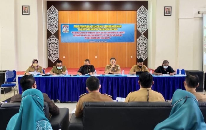 Camat Balikpapan Utara Mahendra menggelar Musrenbang tingkat Kecamatan di Aula Kantor Kecamatan Balikpapan Utara, Senin (24/1/2022). Foto : BorneoFlash.com/Niken.