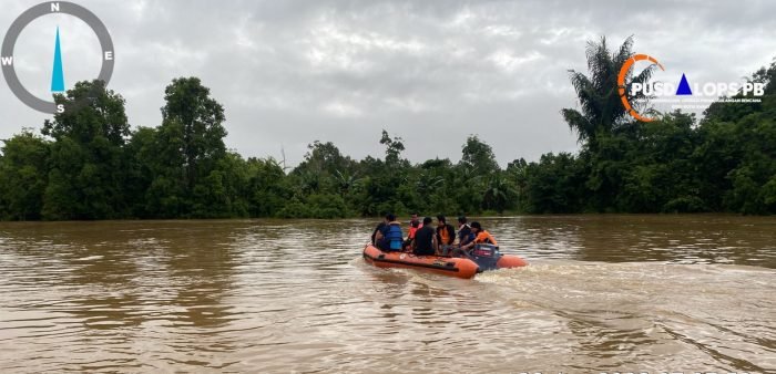 Pencarian korban JA (6) yang terseret arus sungai saat ini telah memasuki hari ketiga pada Kamis (27/1/2022) dan masih belum ditemukan.Foto : HO/ Pusdalops BPBD Kubar.