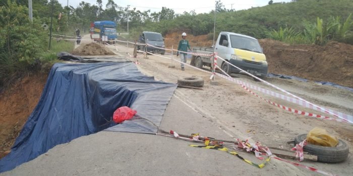 Perbaikan Jalan Longsor di Kubar, Kontraktor Prioritaskan Pembuatan Jalan Darurat