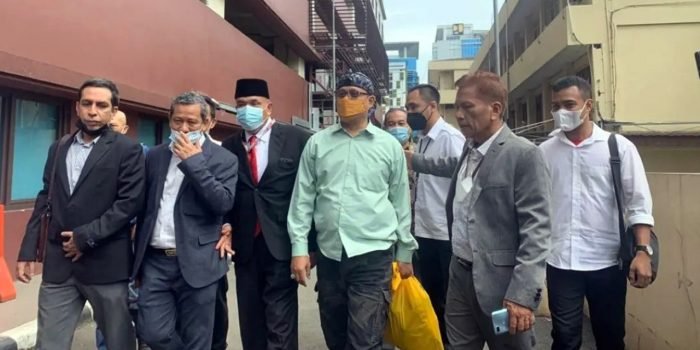 Edy Mulyadi Penuhi Panggilan Bareskrim - Bawa Baju Ganti Karena Menduga, Bukan Berharap Ditahan