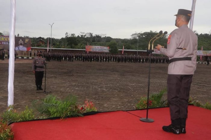 Kapolda Kaltim  Irjen Pol. Drs. Imam Sugianto, M.Si., Pimpin Upacara Pembukaan Pendidikan Pembentukan Bintara Polri Gelombang I 2022 di Lapangan SPN Polda Kaltim Jl. Bhayangkara No.88, Jonggon, Kutai Kartanegara, Selasa (8/2/2022). Foto : HO/Humas Polda Kaltim.