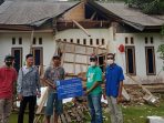 Karyawan PT XL Axiata Tbk (XL Axiata), melalui Majlis Ta’lim XL Axiata (MTXL), menyalurkan bantuan untuk warga korban Gempa Banten. Foto : HO/PT XL Axiata.