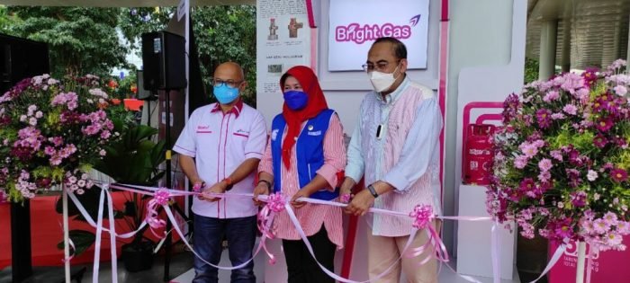 Pertamina bersama Plaza Balikpapan dan Iwapi resmikan booth Bright gas. Foto : Ist. Pertamina bersama Plaza Balikpapan dan Iwapi resmikan booth Bright gas. Foto : Ist.