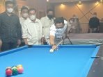 Wali Kota Balikpapan H Rahmad Mas'ud saat meresmikan Black Bull Billiard. Foto : BorneoFlash.com/Niken.