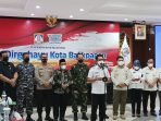 Wali Kota Balikpapan H Rahmad Mas'ud didampingi unsur Forkopimda melakukan jumpa pers terkait perkembangan kasus Covid 19 di Kota Balikpapan di Aula Pemkot Balikpapan, Rabu (2/2/2022). Foto : BorneoFlash.com/Niken.