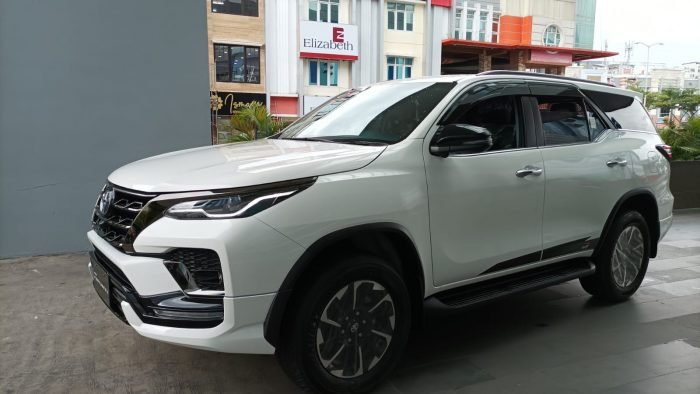 PT Toyota-Astra Motor (TAM) meluncurkan dua Sport Utility Vehicle (SUV) Tangguh yakni New Fortuner. Foto: BorneoFlash/Niken Sulastri